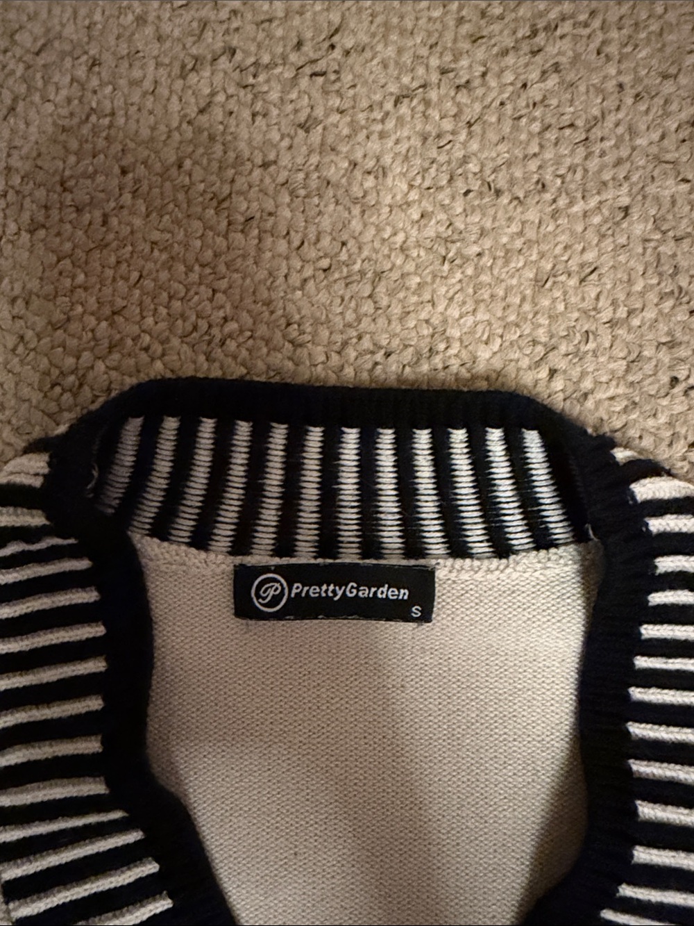Women's Cozy Two-Piece sweater set - Picture 2 of 2